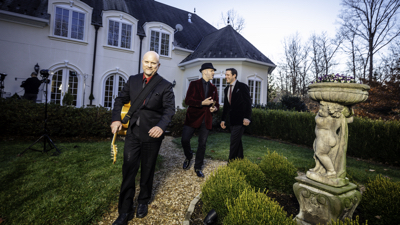 Alegria entire band outside of a home for a private event
